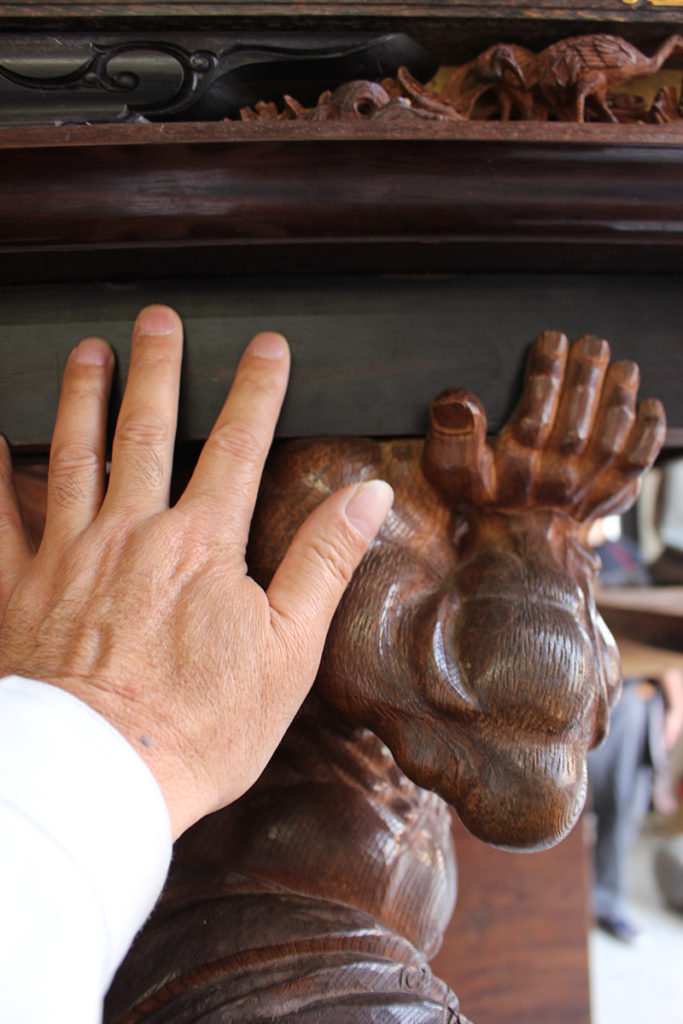 力神の手と親方の手 彫常