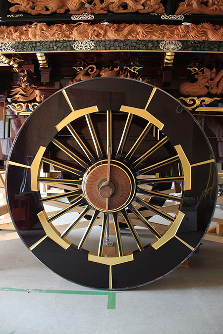 木地呂漆の車輪です